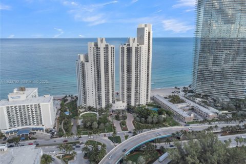 Снять в аренду кондоминиум в Санни-Айлс-Бич, Флорида 2 спальни, 176.51м2, № 1992487 - фото 2