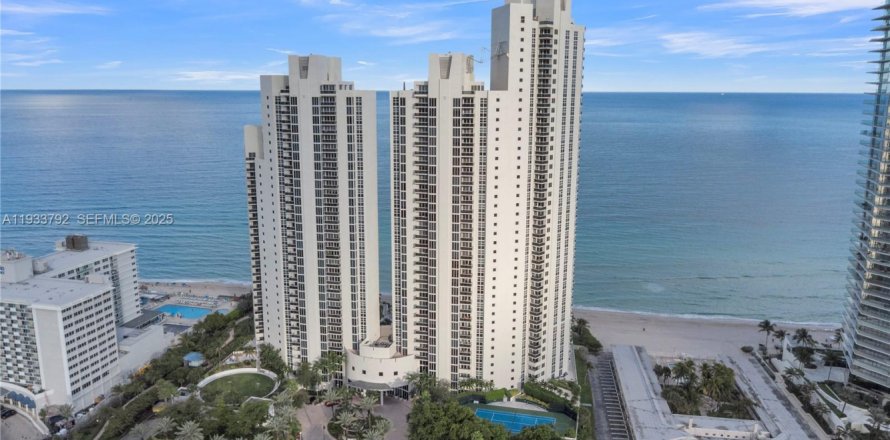 Кондоминиум с 2 спальнями в Санни-Айлс-Бич, Флорида № 1992487