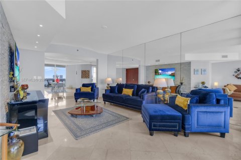 Снять в аренду кондоминиум в Санни-Айлс-Бич, Флорида 2 спальни, 176.51м2, № 1992487 - фото 25