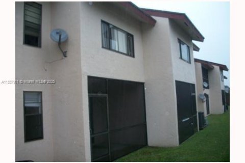 Condo in North Lauderdale, Florida, 2 bedrooms  № 1825766 - photo 2