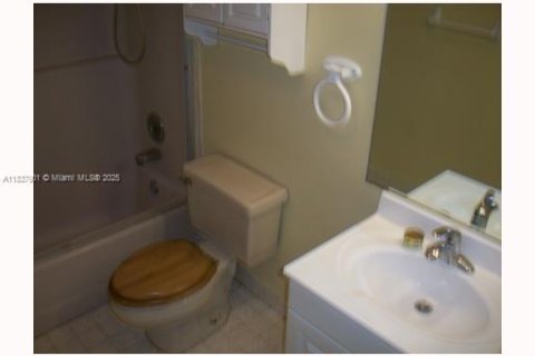 Condo in North Lauderdale, Florida, 2 bedrooms  № 1825766 - photo 3