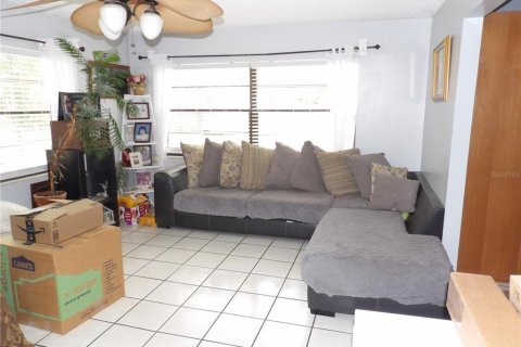 House in Spring Hill, Florida 3 bedrooms, 172.98 sq.m. № 2225106 - photo 12