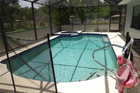 House in Spring Hill, Florida 3 bedrooms, 172.98 sq.m. № 2225106 - photo 11