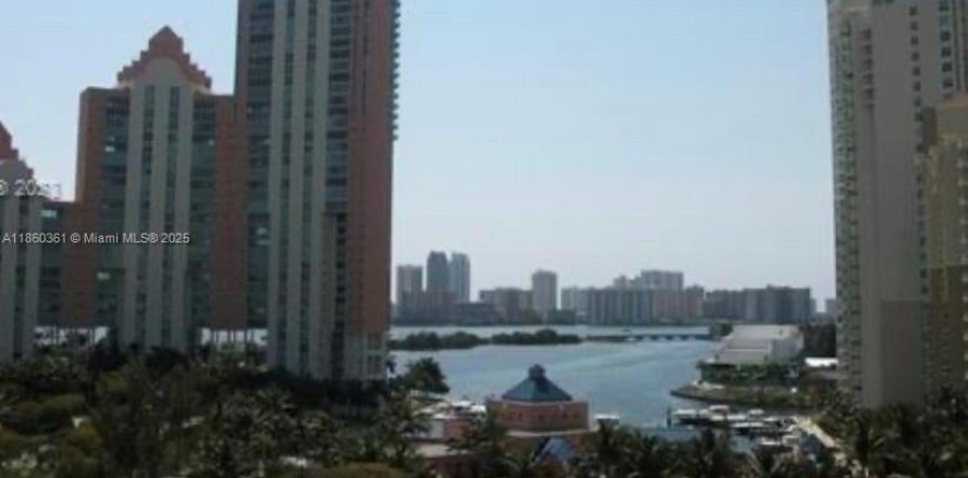 Condo in Aventura, Florida, 2 bedrooms № 1888978