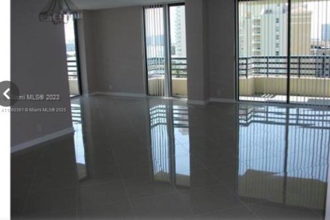 Condo in Aventura, Florida, 2 bedrooms  № 1888978 - photo 3