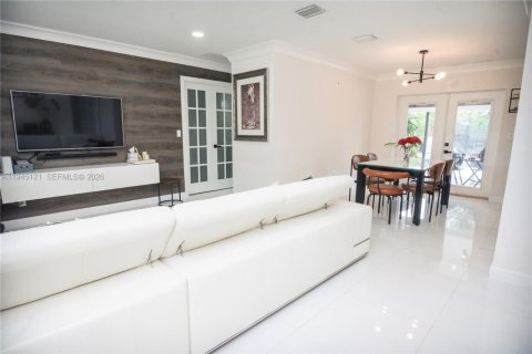 House in Pompano Beach, Florida 2 bedrooms, 102.56 sq.m. № 2002214 - photo 4