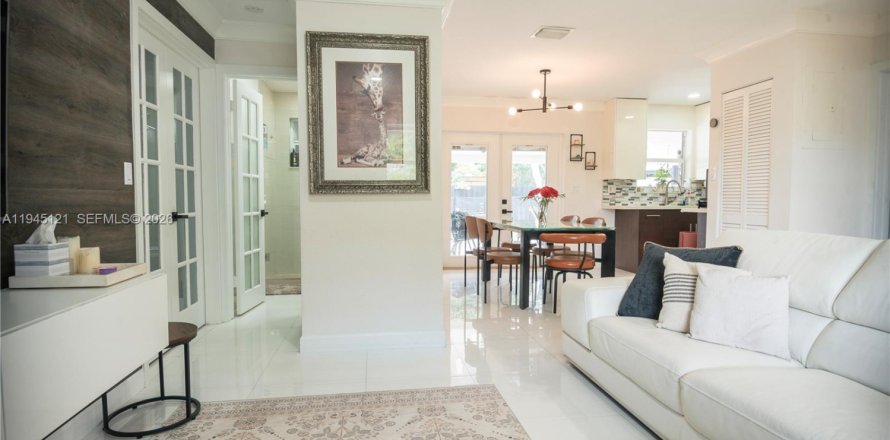 House in Pompano Beach, Florida 2 bedrooms, 102.56 sq.m. № 2002214