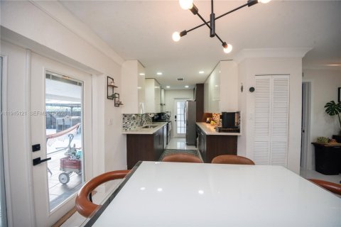 House in Pompano Beach, Florida 2 bedrooms, 102.56 sq.m. № 2002214 - photo 8