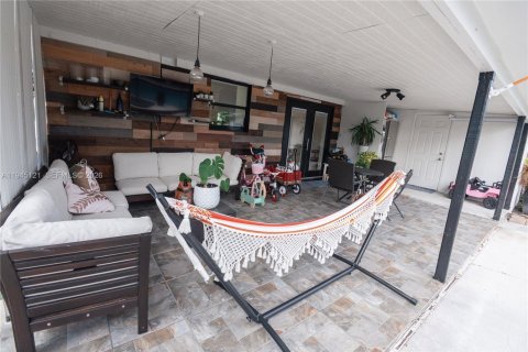 House in Pompano Beach, Florida 2 bedrooms, 102.56 sq.m. № 2002214 - photo 24