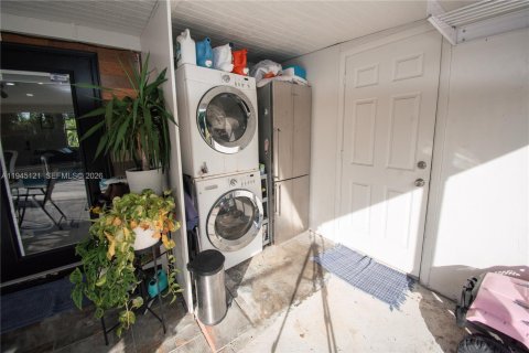 House in Pompano Beach, Florida 2 bedrooms, 102.56 sq.m. № 2002214 - photo 27