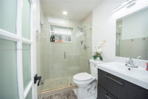 House in Pompano Beach, Florida 2 bedrooms, 102.56 sq.m. № 2002214 - photo 7