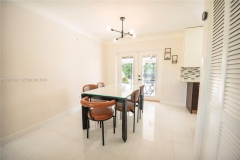 House in Pompano Beach, Florida 2 bedrooms, 102.56 sq.m. № 2002214 - photo 6