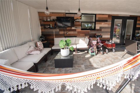 House in Pompano Beach, Florida 2 bedrooms, 102.56 sq.m. № 2002214 - photo 25