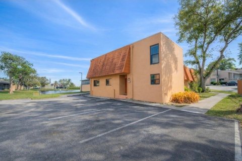 Townhouse in Pembroke Pines, Florida 4 bedrooms, 150.13 sq.m. № 2265377 - photo 17
