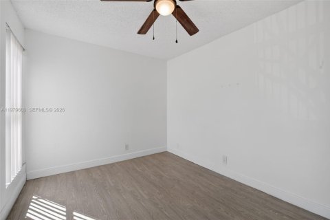 Townhouse in Pembroke Pines, Florida 4 bedrooms, 150.13 sq.m. № 2265377 - photo 30