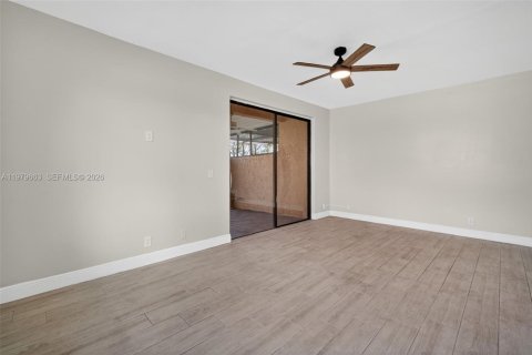 Townhouse in Pembroke Pines, Florida 4 bedrooms, 150.13 sq.m. № 2265377 - photo 13