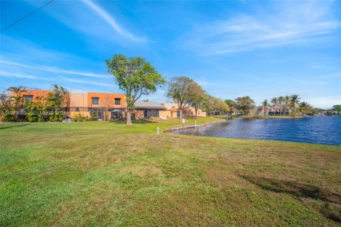 Townhouse in Pembroke Pines, Florida 4 bedrooms, 150.13 sq.m. № 2265377