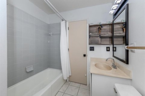 House in Venice, Florida 2 bedrooms, 123.37 sq.m. № 1509855 - photo 11