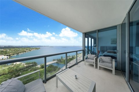 Copropriété à vendre à Miami, Floride: 2 chambres, 107.58 m2 № 2057529 - photo 2