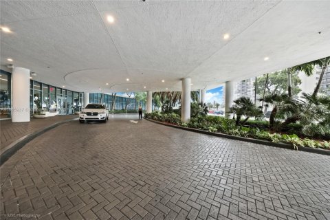 Copropriété à vendre à Miami, Floride: 2 chambres, 107.58 m2 № 2057529 - photo 19