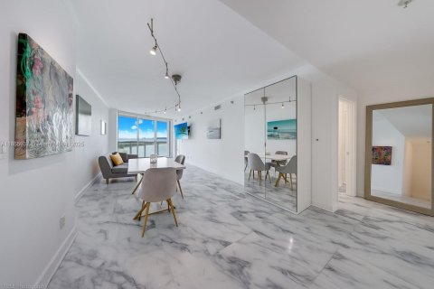 Copropriété à vendre à Miami, Floride: 2 chambres, 107.58 m2 № 2057529 - photo 16