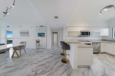 Copropriété à vendre à Miami, Floride: 2 chambres, 107.58 m2 № 2057529 - photo 5