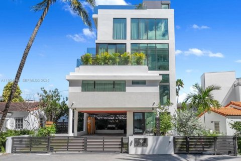 Villa ou maison à vendre à Miami Beach, Floride: 3 chambres, 292.92 m2 № 1988689 - photo 1