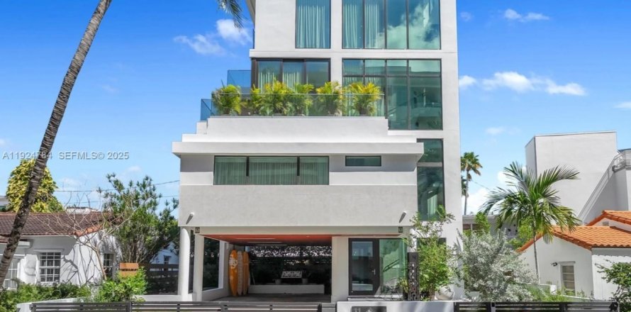 Villa ou maison à Miami Beach, Floride 3 chambres, 292.92 m2 № 1988689