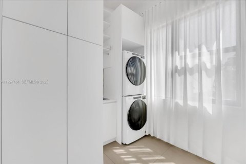 Villa ou maison à vendre à Miami Beach, Floride: 3 chambres, 292.92 m2 № 1988689 - photo 11