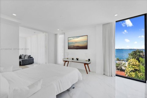 Villa ou maison à vendre à Miami Beach, Floride: 3 chambres, 292.92 m2 № 1988689 - photo 28