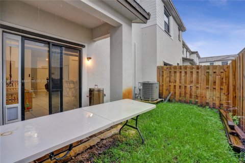 Снять в аренду таунхаус в Пемброк-Пайнс, Флорида 3 спальни, 140м2, № 1948776 - фото 27