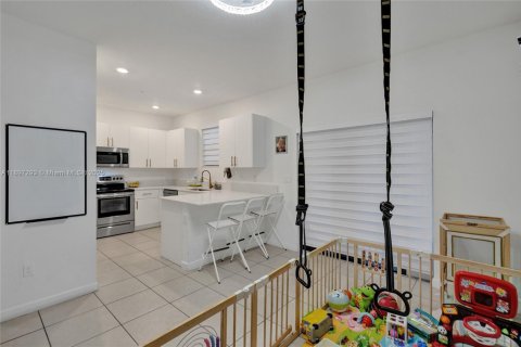 Снять в аренду таунхаус в Пемброк-Пайнс, Флорида 3 спальни, 140м2, № 1948776 - фото 9