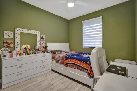 Снять в аренду таунхаус в Пемброк-Пайнс, Флорида 3 спальни, 140м2, № 1948776 - фото 6