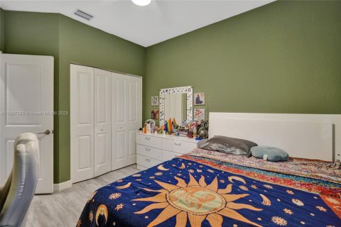 Снять в аренду таунхаус в Пемброк-Пайнс, Флорида 3 спальни, 140м2, № 1948776 - фото 7