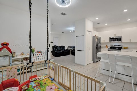 Снять в аренду таунхаус в Пемброк-Пайнс, Флорида 3 спальни, 140м2, № 1948776 - фото 18