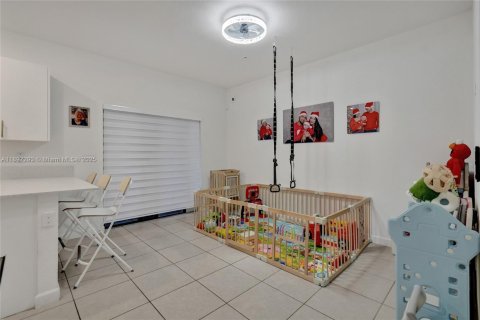 Снять в аренду таунхаус в Пемброк-Пайнс, Флорида 3 спальни, 140м2, № 1948776 - фото 8