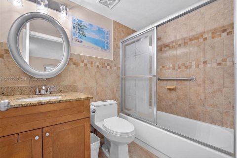 Condo in Pembroke Pines, Florida, 1 bedroom  № 2264362 - photo 13
