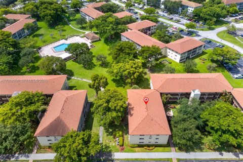 Condo in Pembroke Pines, Florida, 1 bedroom  № 2264362 - photo 21