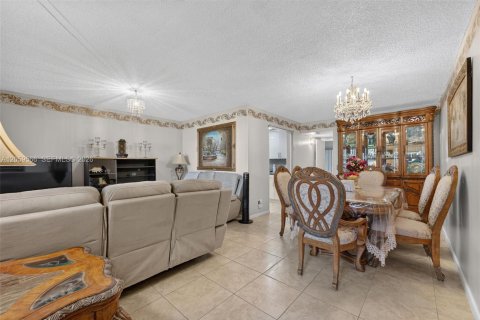 Condo in Pembroke Pines, Florida, 1 bedroom  № 2264362 - photo 3