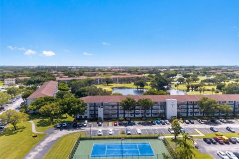 Condo in Pembroke Pines, Florida, 1 bedroom  № 2264362 - photo 24