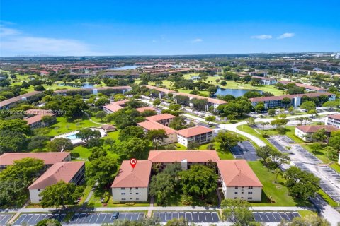Condo in Pembroke Pines, Florida, 1 bedroom  № 2264362 - photo 22