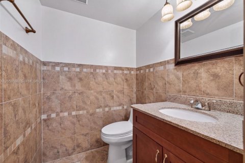 Condo in Pembroke Pines, Florida, 1 bedroom  № 2264362 - photo 12