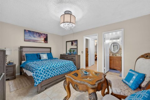Condo in Pembroke Pines, Florida, 1 bedroom  № 2264362 - photo 11