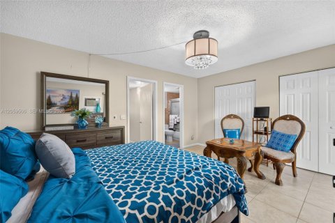 Condo in Pembroke Pines, Florida, 1 bedroom  № 2264362 - photo 9