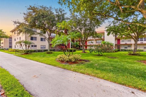 Condo in Pembroke Pines, Florida, 1 bedroom № 2264362