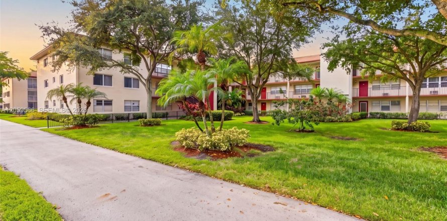 Condo in Pembroke Pines, Florida, 1 bedroom  № 2264362