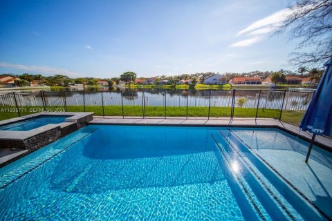 Casa en venta en Miramar, Florida, 4 dormitorios, 220.92 m2 № 1993881 - foto 3