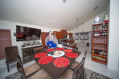 Casa en venta en Miramar, Florida, 4 dormitorios, 220.92 m2 № 1993881 - foto 24