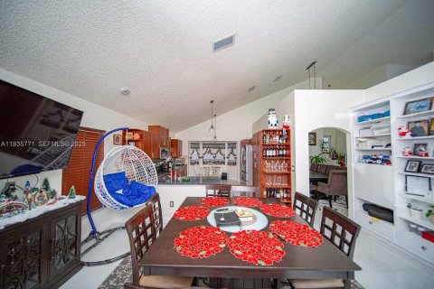 Casa en venta en Miramar, Florida, 4 dormitorios, 220.92 m2 № 1993881 - foto 19