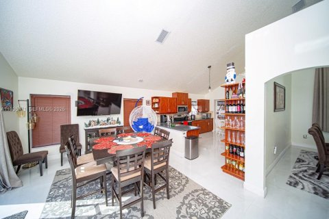 Casa en venta en Miramar, Florida, 4 dormitorios, 220.92 m2 № 1993881 - foto 6